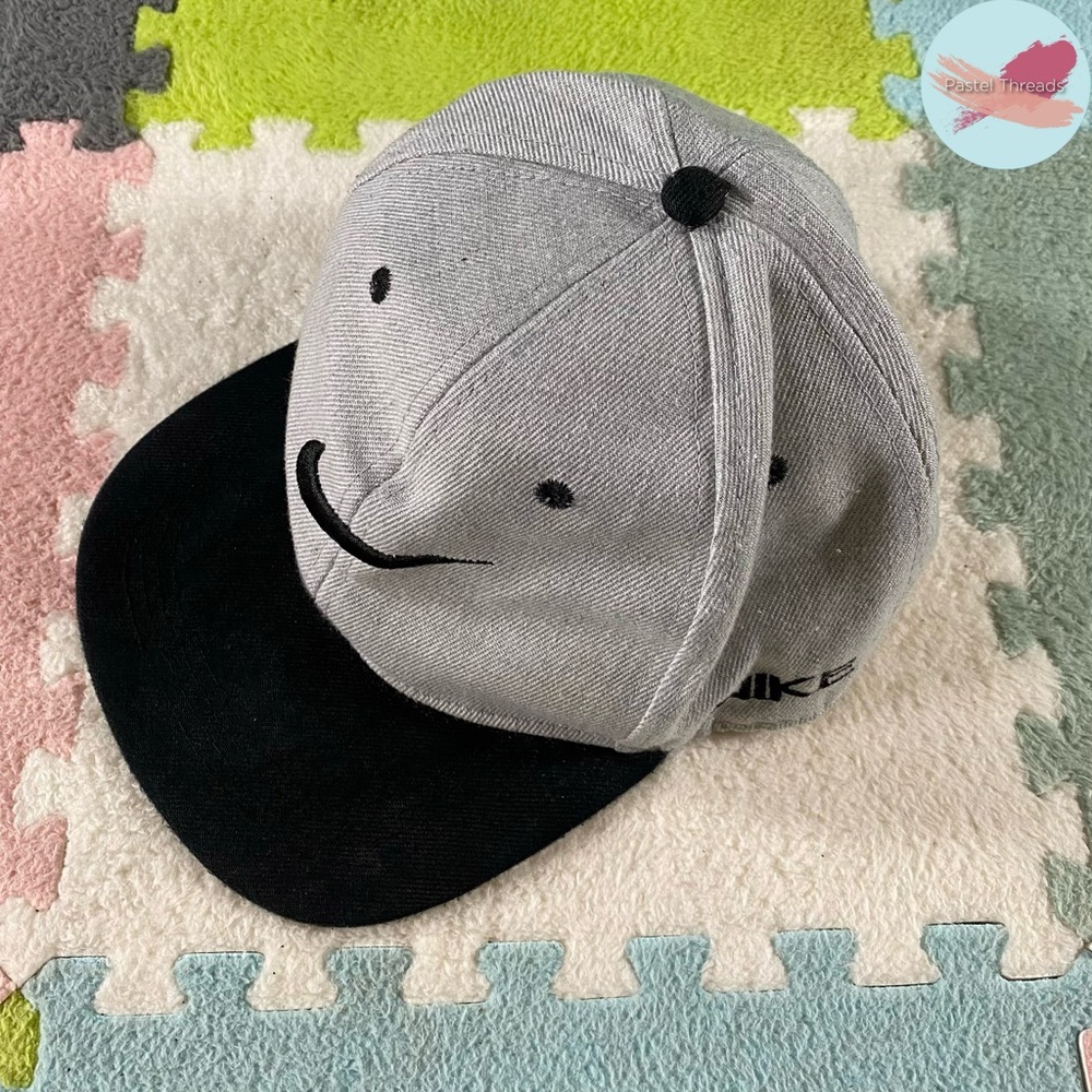 Vintage Nike Swoosh Gray & Black Snapback Hat